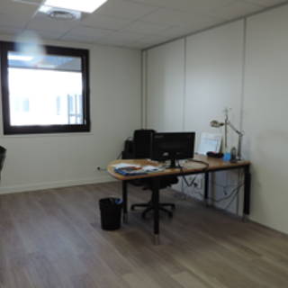 Bureau privé 17 m² 1 poste Coworking Rue des Vergers Limonest 69760 - photo 1